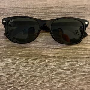 Ray ban new wayfarer sunglasses